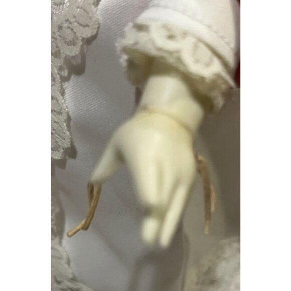 Royal Doulton and Nisbet 1981 Porcelain Doll White Lace Dress Hat Blue Ribbon - Picture 8 of 16